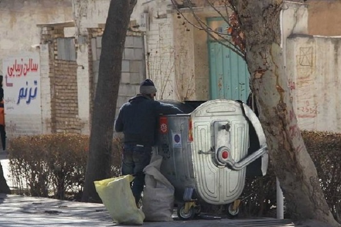 جذب افراد زباله‌گرد و کارتن‌خواب در شهرداری تهران به عنوان پاکبان