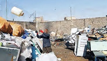 جمع‌آوری پسماندهای خشک و ضایعات انبارداران متخلف در شهر سمنان