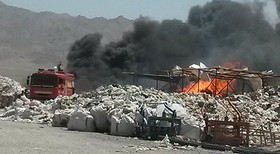 آتش زدن زباله های بیمارستانی معضل مردم ایرانشهر