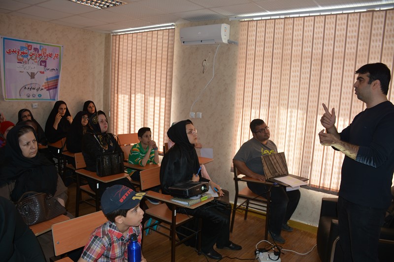 كارگاه آموزش شهروندي به مناسبت هفته زمين پاك در ساری