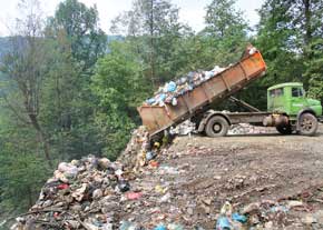 دپوی زباله در جنگل‌های مازندران