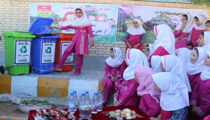 ارائه آموزش‌های مدیریت پسماند به دانش‌آموزان در منطقه ۱۰ اصفهان