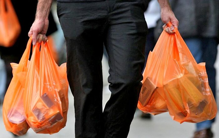 ممنوعیت عرضه رایگان کیسه‌های پلاستیکی در فروشگاه‌های زنجیره‌ای از هفته زمین پاک
