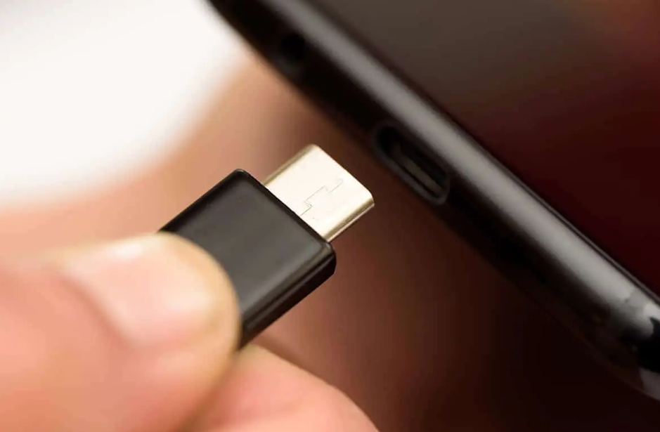 عربستان استفاده از شارژر USB-C را برای همه ابزارهای الکترونیکی اجباری کرد