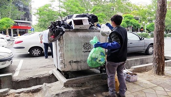تخلیه همه مخازن زباله پارک در نواحی شش گانه منطقه 12